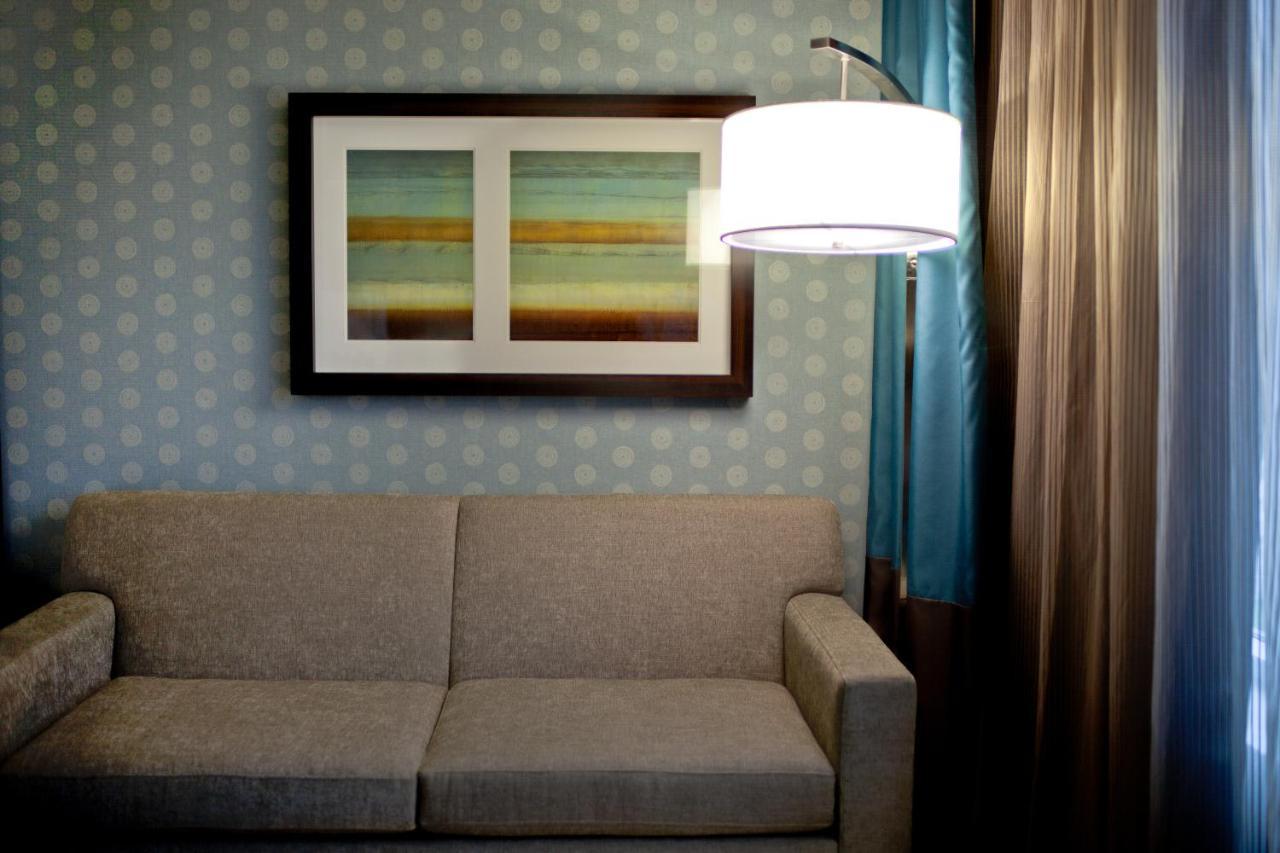 Отель Doubletree By Hilton Pointe Claire Montreal Airport West Экстерьер фото