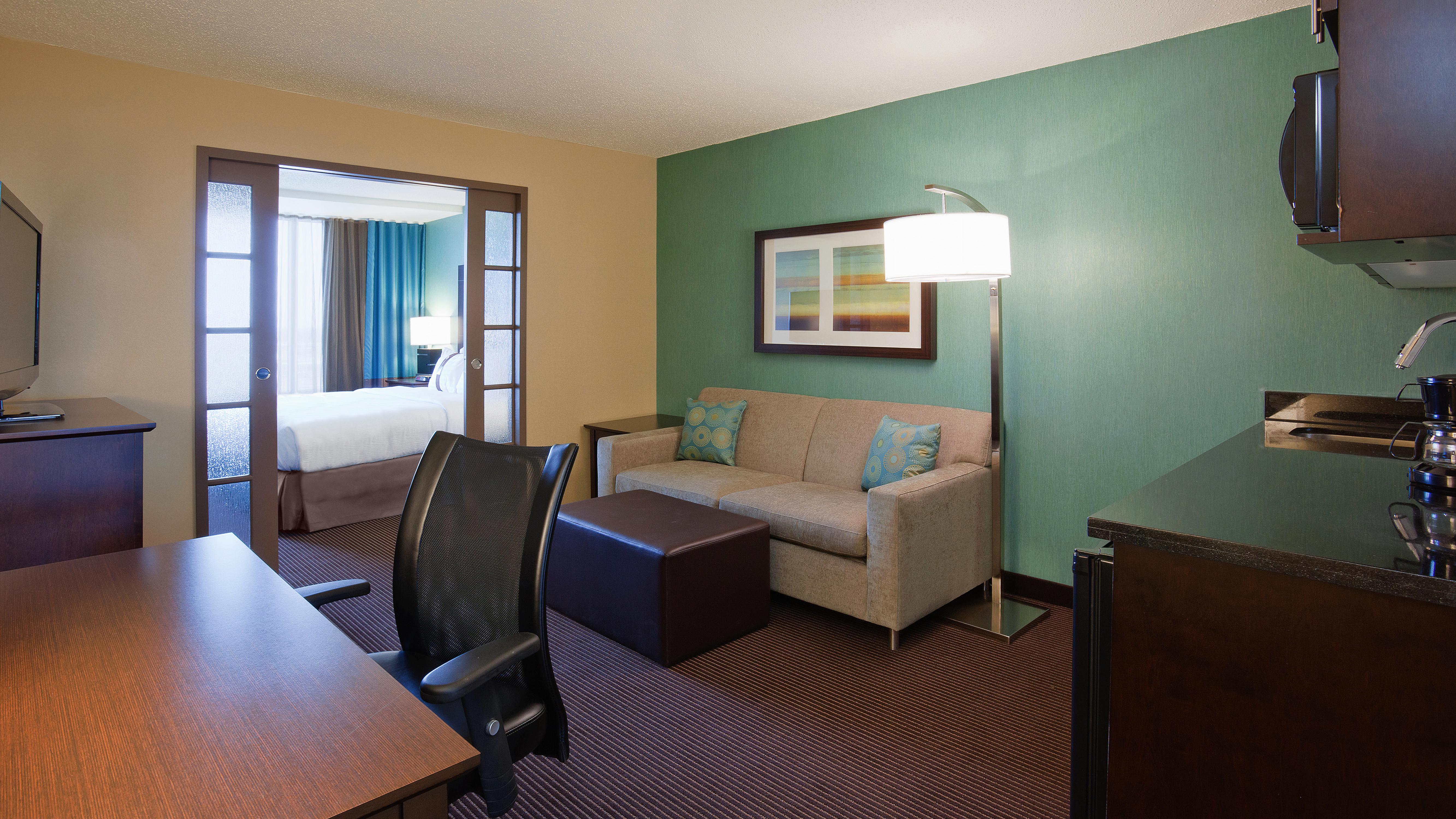 Отель Doubletree By Hilton Pointe Claire Montreal Airport West Экстерьер фото