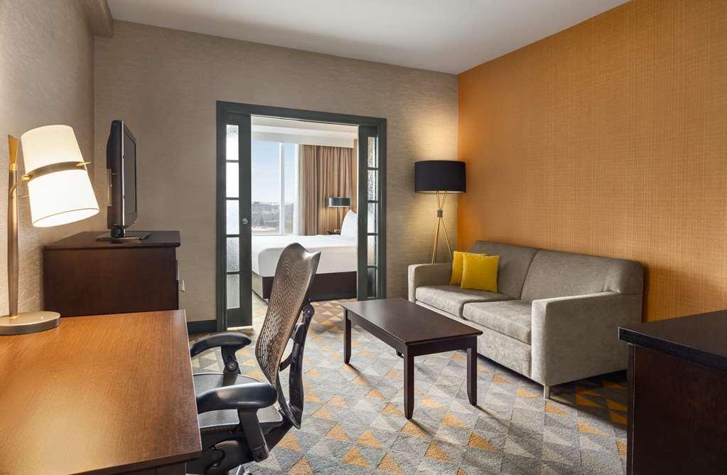 Отель Doubletree By Hilton Pointe Claire Montreal Airport West Номер фото