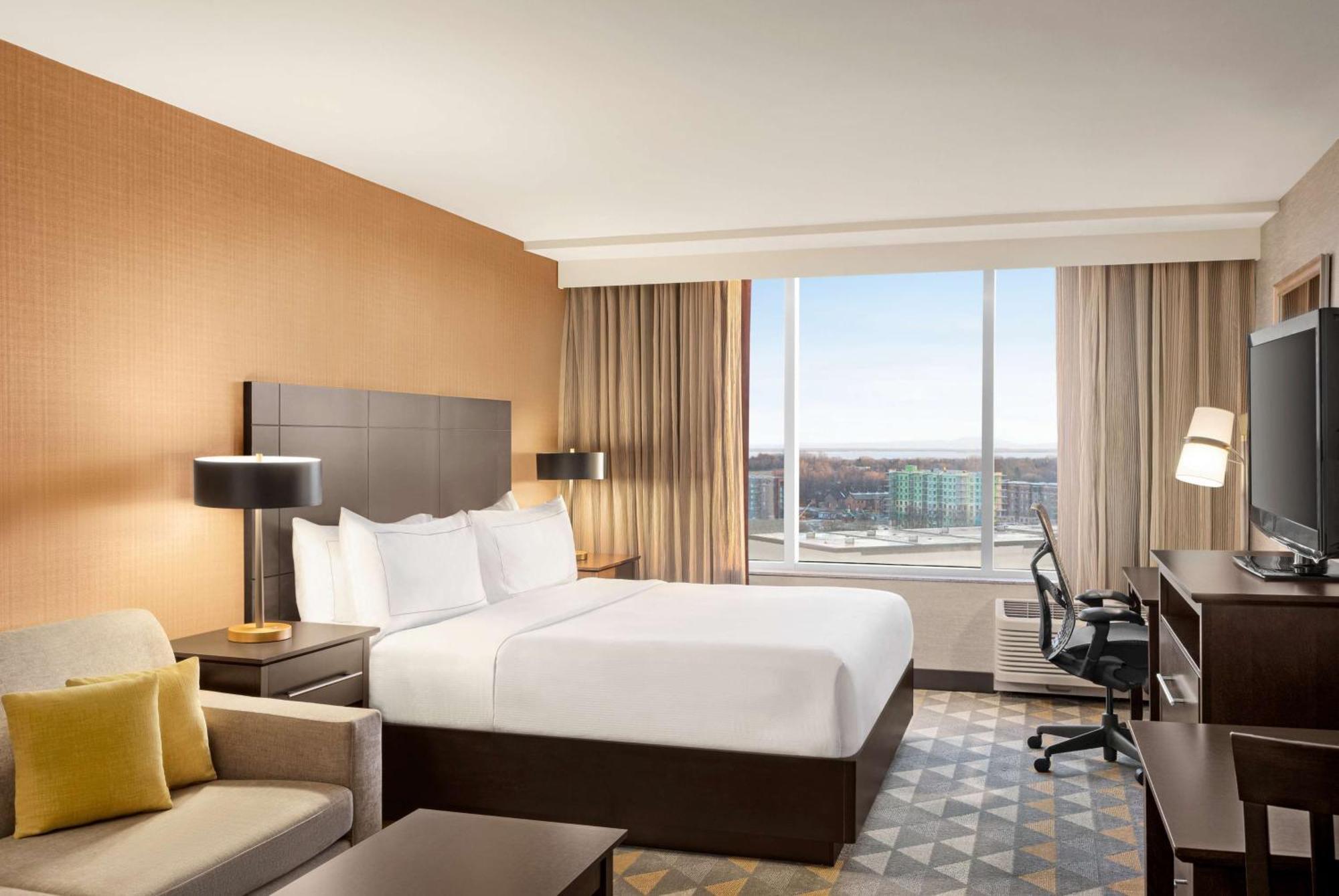 Отель Doubletree By Hilton Pointe Claire Montreal Airport West Экстерьер фото