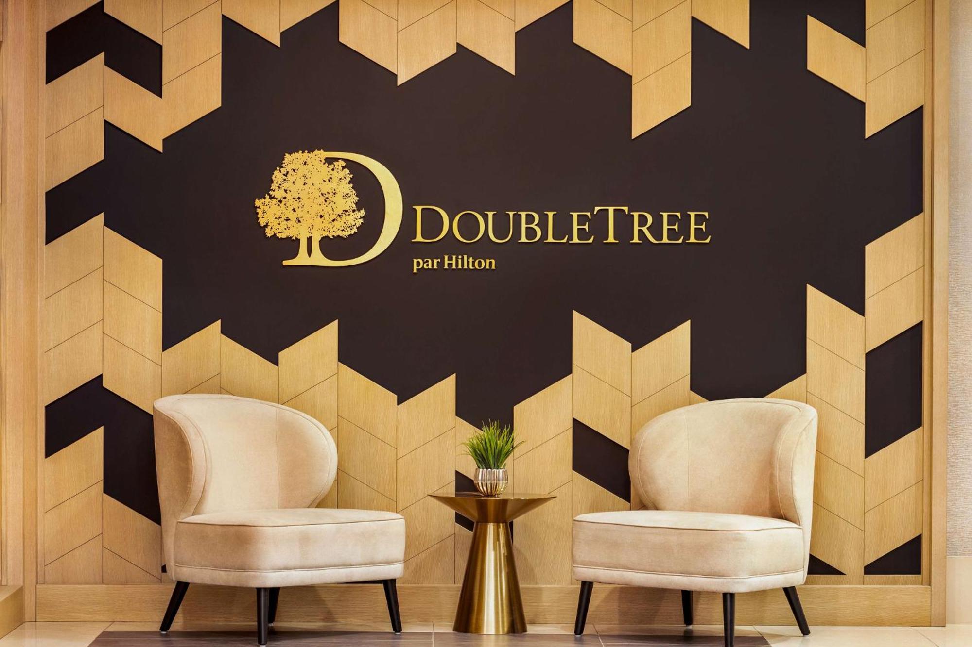 Отель Doubletree By Hilton Pointe Claire Montreal Airport West Экстерьер фото